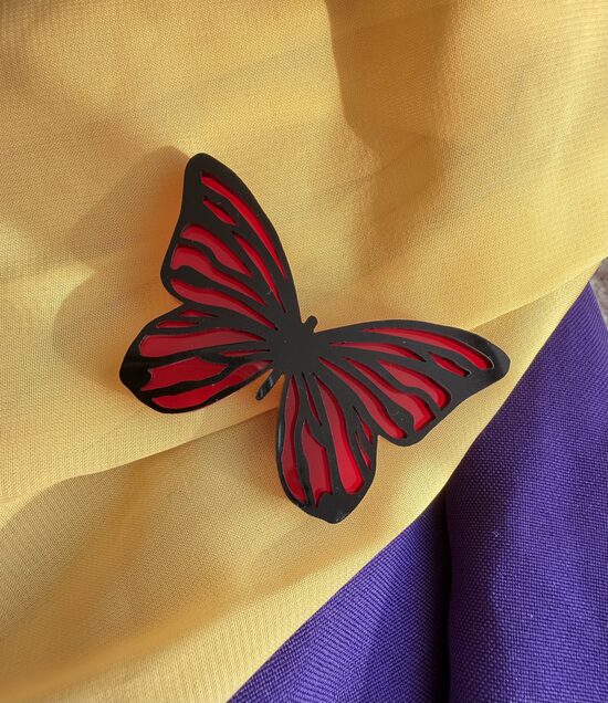 Piespraude SARKANS TAURENIS